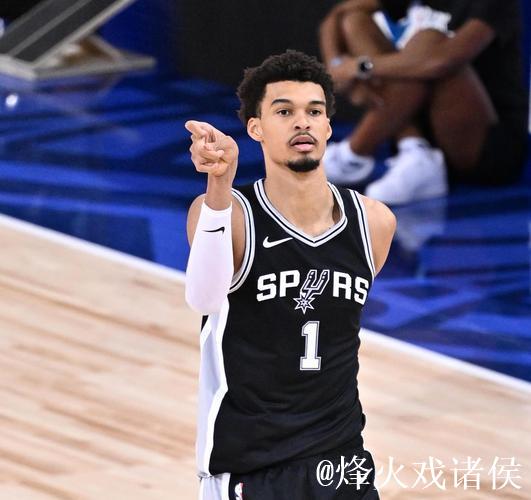 文班缺席马刺击败雷霆 独行侠狂胜鹈鹕豪取3连胜